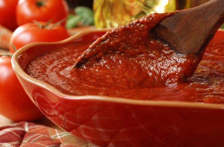 Η κόκκινη σάλτσα για μακαρόνια με 3 υλικά που χαρακτηρίστηκε η καλύτερη στον κόσμο!