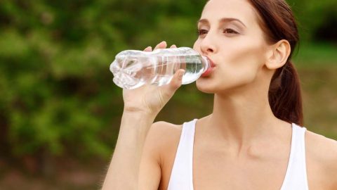 Έξυπνα tricks για να θυμάσαι να πίνεις νερό!