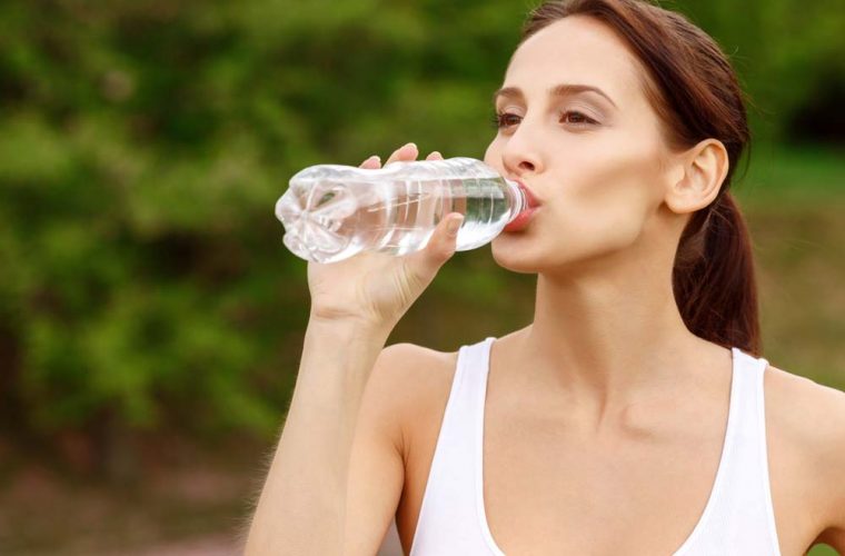 Έξυπνα tricks για να θυμάσαι να πίνεις νερό!