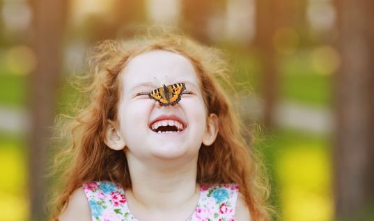 6 μυστικά για να μεγαλώσεις ένα ευτυχισμένο παιδί