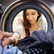 Σώστε τα ρούχα που έχουν «μπει» στο πλύσιμο -Το κόλπο μίας μπλόγκερ