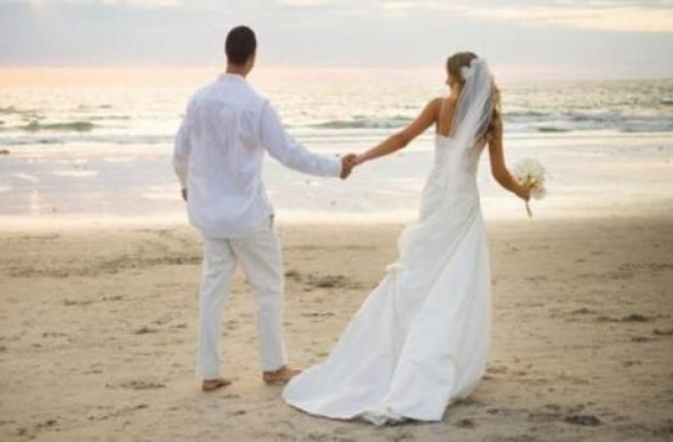 «Μαϊμού» παπάδες πάντρευαν ζευγάρια σε κτήμα στη Βαρυμπόμπη – Άκυροι 50 γάμοι!