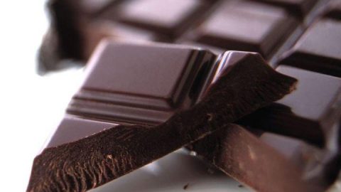 Μαύρη σοκολάτα: «Φάρμακο» για την καρδιά και τον εγκέφαλο