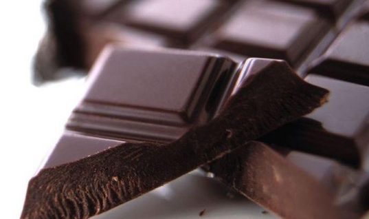 Μαύρη σοκολάτα: «Φάρμακο» για την καρδιά και τον εγκέφαλο