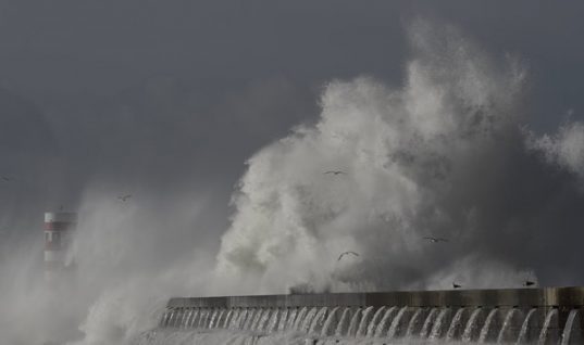 Ανέμους 12 μποφόρ και ισχυρές βροχές φέρνει ο μεσογειακός κυκλώνας
