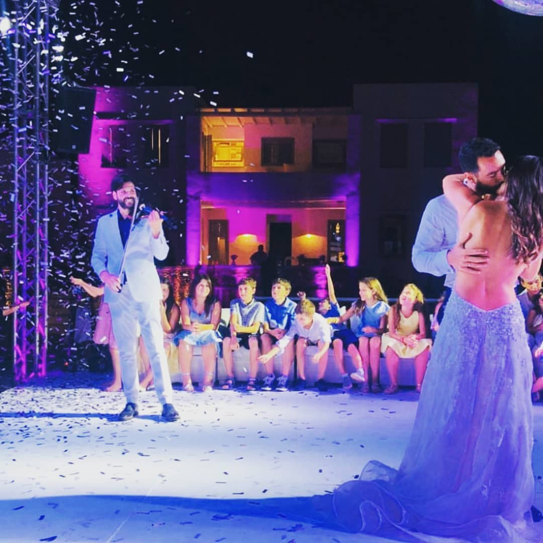 Σάκης Τανιμανίδης - Χριστίνα Μπόμπα: Η πιο ωραία φωτό του γάμου τους! (εικόνα)