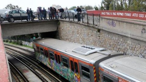 Έλληνας τραγουδιστής ο άνδρας που αυτοκτόνησε πέφτοντας στις γραμμές του τρένου (εικόνες)