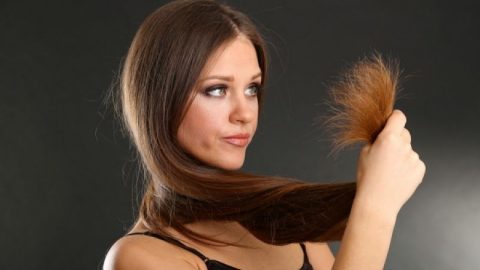 Tips για να αποφύγεις τη γρήγορη εμφάνιση ψαλίδας στα μαλλιά σου