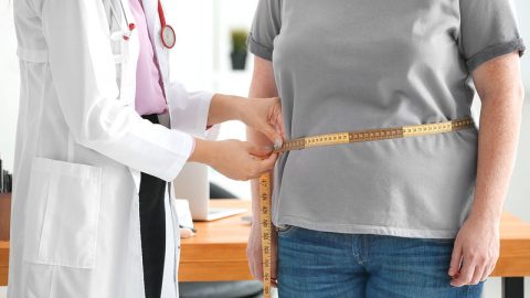 Αύξηση βάρους στη μέση ηλικία: Με πόσους ξηρούς καρπούς θα την προλάβετε