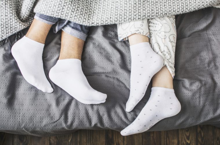 Ο σοβαρός λόγος για τον οποίο όσοι φορούν κάλτσες στον ύπνο τους είναι πιο υγιείς