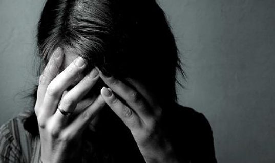 Τα ψυχοσωματικά συμπτώματα της κατάθλιψης που δεν πρέπει να αγνοούμε