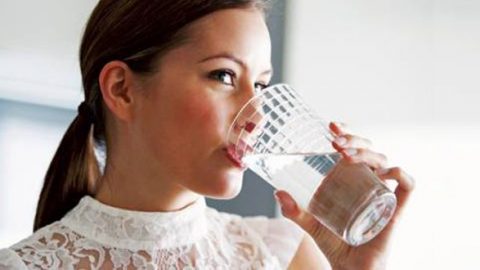4 καταστάσεις που δεν πρέπει με τίποτα να πιείτε νερό