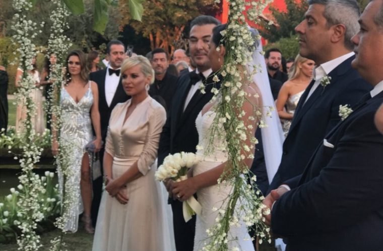 Αντώνης Ρέμος – Υβόννη Μπόσνιακ: Πέντε φωτογραφίες από τον γάμο τους που σίγουρα δεν έχεις ξαναδεί!