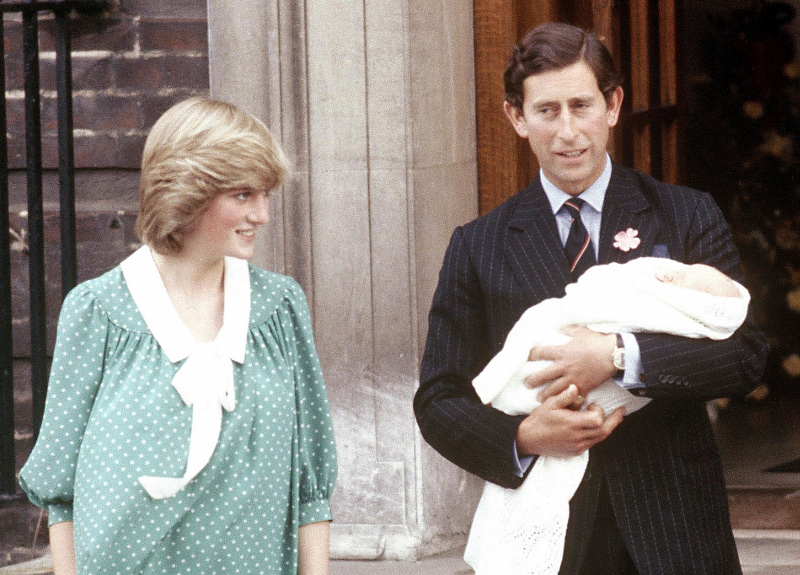 «Δείξτε το μωρό»: Γιατί οι Βρετανοί είναι έξαλλοι με τον πρίγκιπα Χάρι και την Μέγκαν Μαρκλ