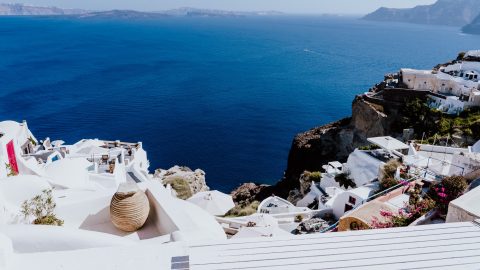Η μάστιγα του Airbnb χτυπάει και την Ελλάδα