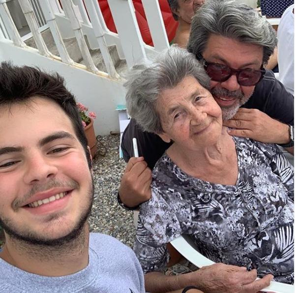 Οικογενειακές διακοπές για τον Αγγελο Λάτσιο -Με τον πατέρα του, τη θεία του και την γιαγιά του (εικόνες)