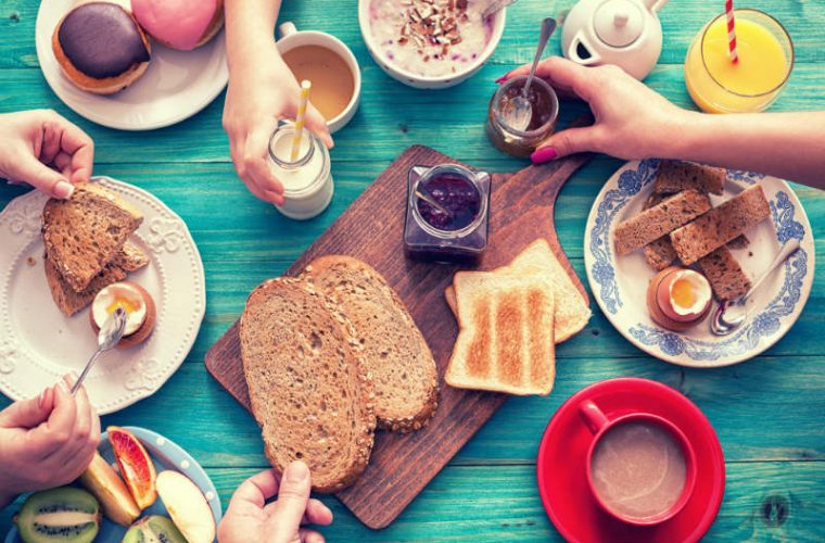 4 αλλαγές στο πρωινό σας για να μειώσετε τις θερμίδες