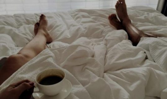 Γιατί δεν πρέπει να πίνετε καφέ μόλις ξυπνάτε
