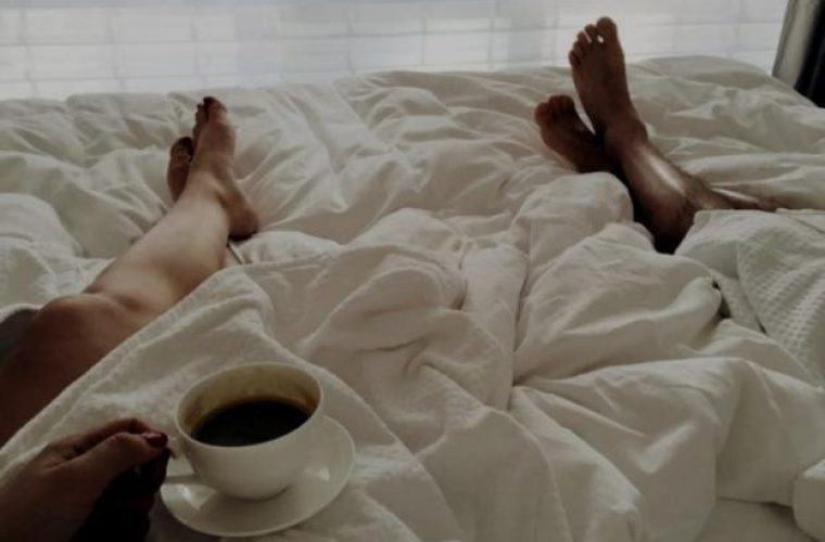 Γιατί δεν πρέπει να πίνετε καφέ μόλις ξυπνάτε
