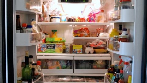 Mε αυτό το απίθανο κόλπο θα αυξήσεις τον χώρο σε ένα γεμάτο ψυγείο -Θα χρειαστείς μόνο ένα αντικείμενο