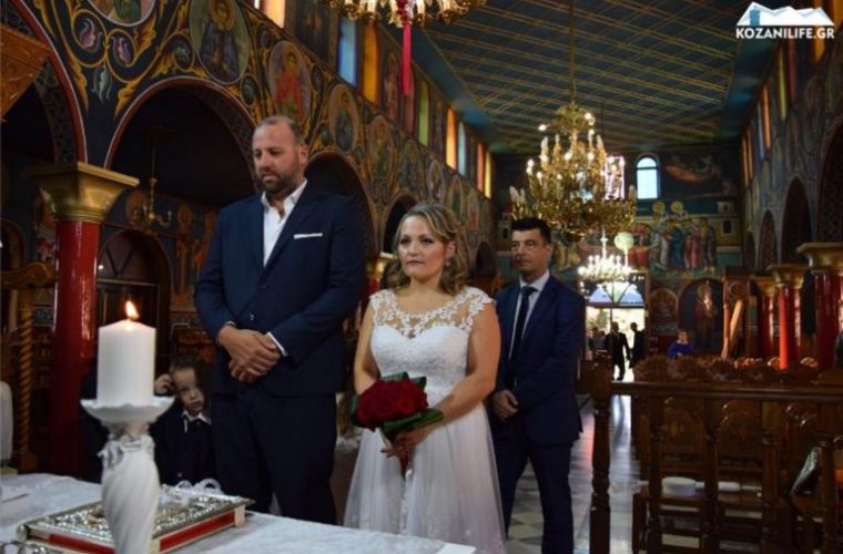 Κοζάνη: Η νύφη έκανε το αμίμητο – Οι καλεσμένοι που το ήξεραν περίμεναν με τα κινητά τους ανοιχτά (εικόνες, vid)