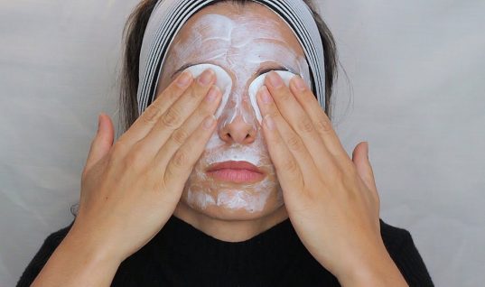 Η σπιτική μάσκα με ένα μπαχαρικό που λειαίνει το δέρμα πιο αποτελεσματικά από την κρέμα σύσφιξης