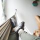 Παπούτσια στο σπίτι: Γιατί πρέπει να σταματήσει αυτή η βρώμικη συνήθεια σύμφωνα με έρευνα