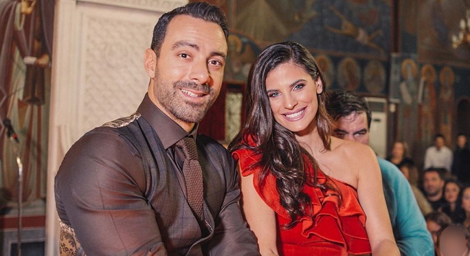 Τανιμανίδης-Μπόμπα: Έγιναν νονοί- Με υπέροχο κατακόκκινο φόρεμα η παρουσιάστρια!  (εικόνες)