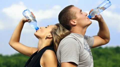 Πόσο νερό πρέπει να πίνετε ανάλογα με το βάρος σας