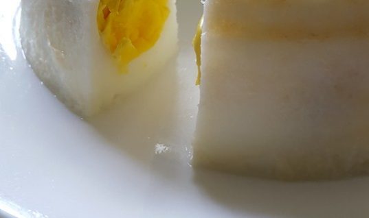 Ψήσε εύκολα και γρήγορα στη φόρμα του κέικ αβγά και εντυπωσίασε τους καλεσμένους σου