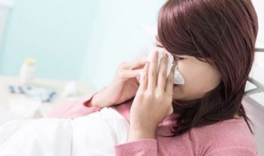 Γρίπη: Οι «επικίνδυνες» μέρες μετάδοσης από κάποιον που νοσεί
