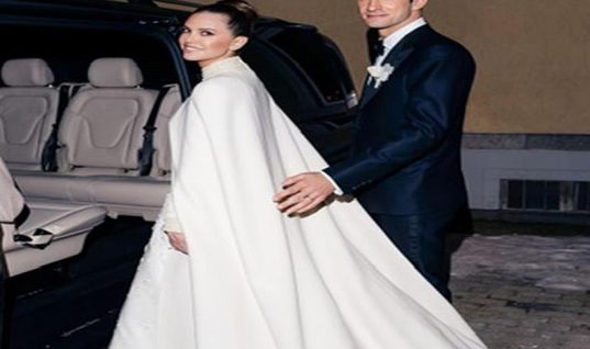 Σταύρος Νιάρχος – Ντάσα Ζούκοβα: Παντρεύτηκαν στο Σεν Μόριτζ – Κλασικό και μίνιμαλ το νυφικό