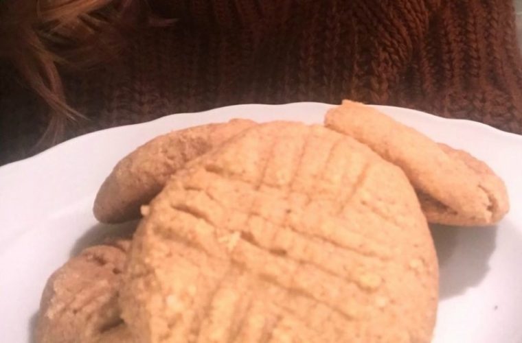 Η συνταγή της Ελεονώρας Μελέτη για υγιεινά μπισκότα με 4 υλικά και μόλις 6 λεπτά προετοιμασία