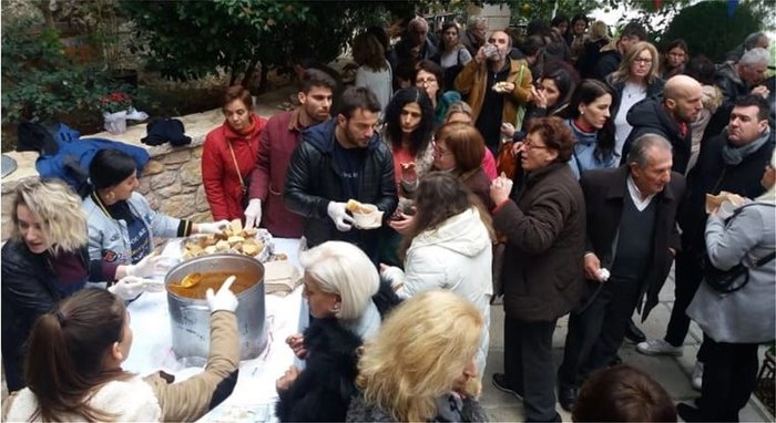 «Ντάνος» -Ντορέττα Παπαδημητρίου: Πήγαν σε αγρυπνία στους Αγίους Ισιδώρους και μοίρασαν άρτους και φαγητό