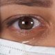 Κορωνοϊός: Μεταδίδεται ακόμα και με τα δάκρυα- Τι συνιστάται σε όσους φορούν φακούς επαφής