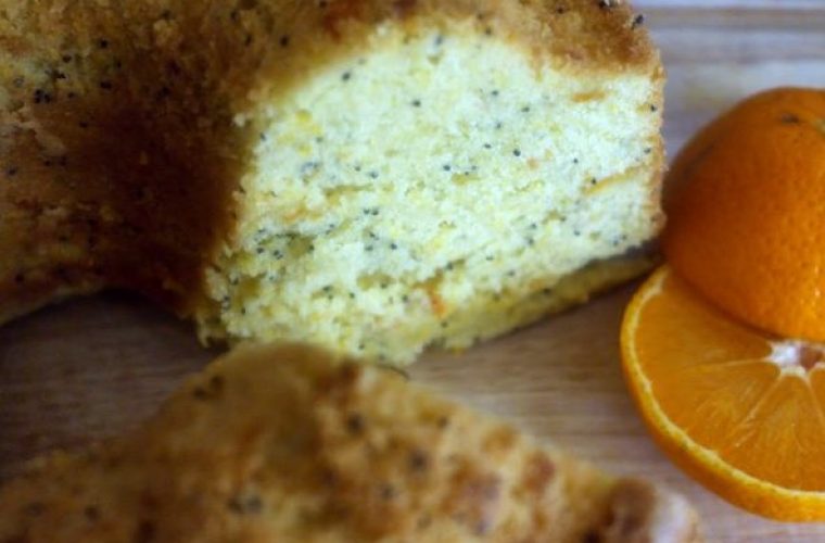 Λαχταριστό κέικ πορτοκαλιού με παπαρουνόσπορο