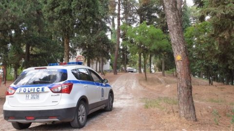 Θρίλερ: 16χρονη κοπέλα βρέθηκε νεκρή έξω από εκκλησάκι στα Τρίκαλα