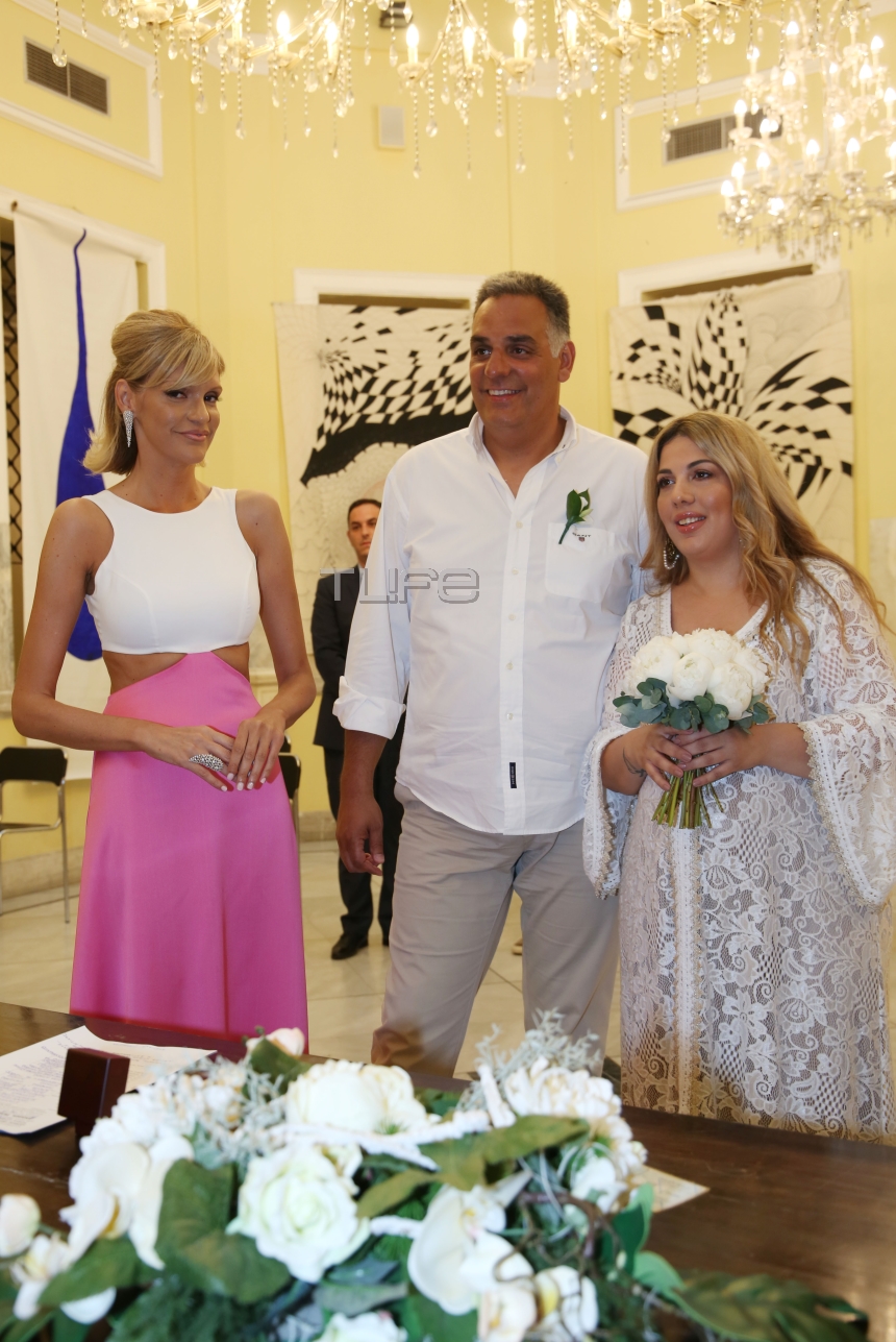 Σάσα Σταμάτη: Στον γάμο του αδελφού της με εντυπωσιακό φόρεμα της Σήλιας Κριθαριώτη! (εικόνες)