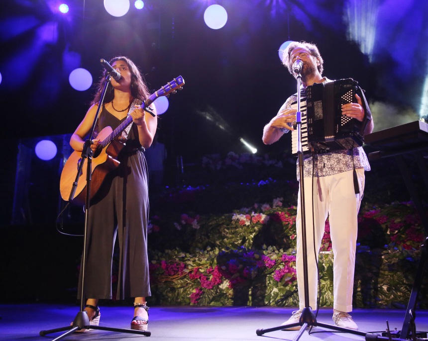 Περήφανος πατέρας ο Χρήστος Σπανός: Η κόρη του συμμετείχε τραγουδώντας στη συναυλία του Μαραβέγια (εικόνες)