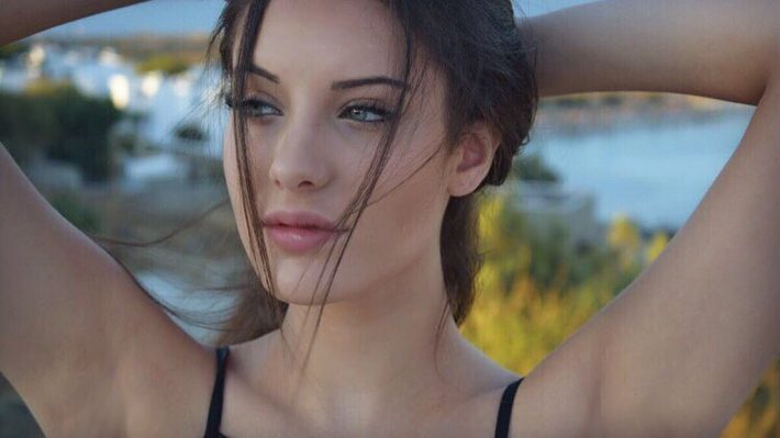 Λάμπης Λιβιεράτος - Εύη Αδάμ: Η 19χρονη –πλέον – κόρη τους, Νεφέλη, είναι απλά πανέμορφη! (εικόνες)