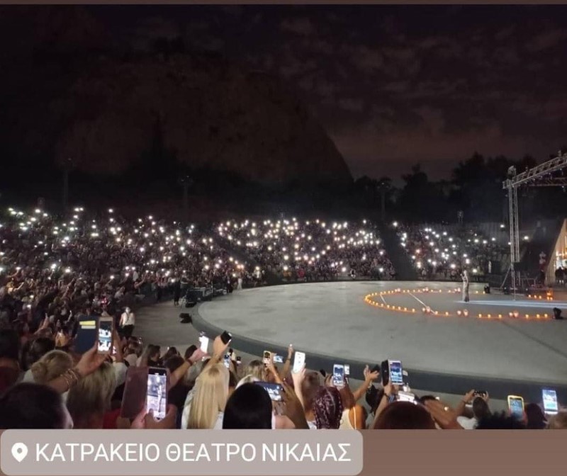 Η συναυλία της Νατάσας Θεοδωρίδου στο «Κατράκειο» και οι αντιδράσεις που προκάλεσε (εικόνες)