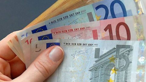 Πότε θα πληρωθούν τα επιδόματα των 800 ευρώ, των μακροχρόνιων και των επιδοτούμενων άνεργων- Τι ισχύει με τις ρυθμίσεις