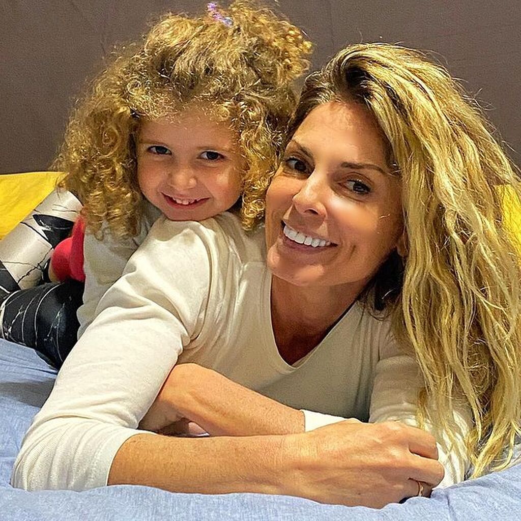 Η Κατερίνα Λάσπα φωτογραφίζεται με την κόρη της και ξετρελαθήκαμε με τα μαλλιά της μικρής! (εικόνες)