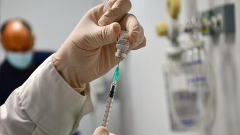 Ξεκίνησαν οι απομακρύνσεις σε εργαζόμενους που δεν εμβολιάστηκαν- Αυτές είναι οι πρώτες 54