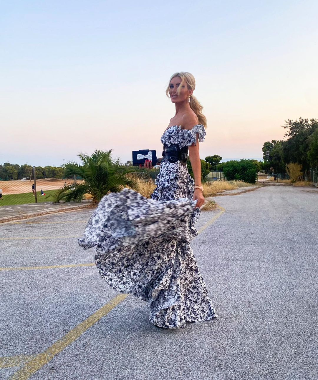 Κατερίνα Καινούργιου: Καλεσμένη σε γάμο με φανταστικό φόρεμα! (εικόνες)
