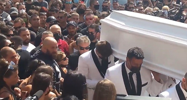 Κηδεία Mad Clip: Συντετριμμένοι συγγενείς και φίλοι- Ράκος η πρώην σύντροφός του, Αρετή (εικόνες)