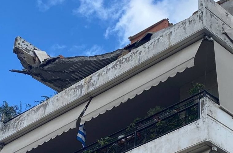 Έπεσε μπαλκόνι πολυκατοικίας στο Χαλάνδρι (εικόνες)