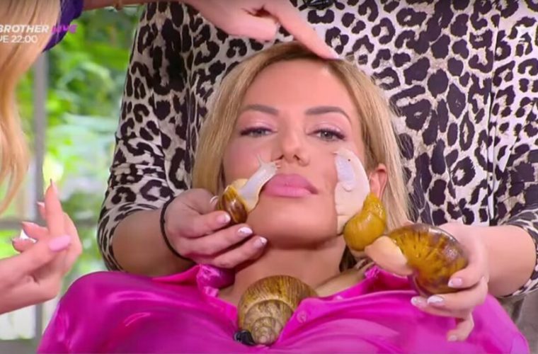 Ανατριχιαστικό: Η Ιωάννα Μαλέσκου έκανε on air θεραπεία προσώπου με ζωντανά σαλιγκάρια!