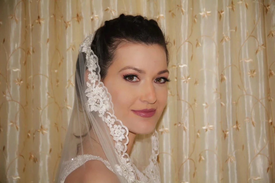 Η Μελίνα Μποτέλλη πάντρεψε την κόρη της- Έλαμπε στο δαντελένιο νυφικό της η πανύψηλη νύφη! (εικόνες)