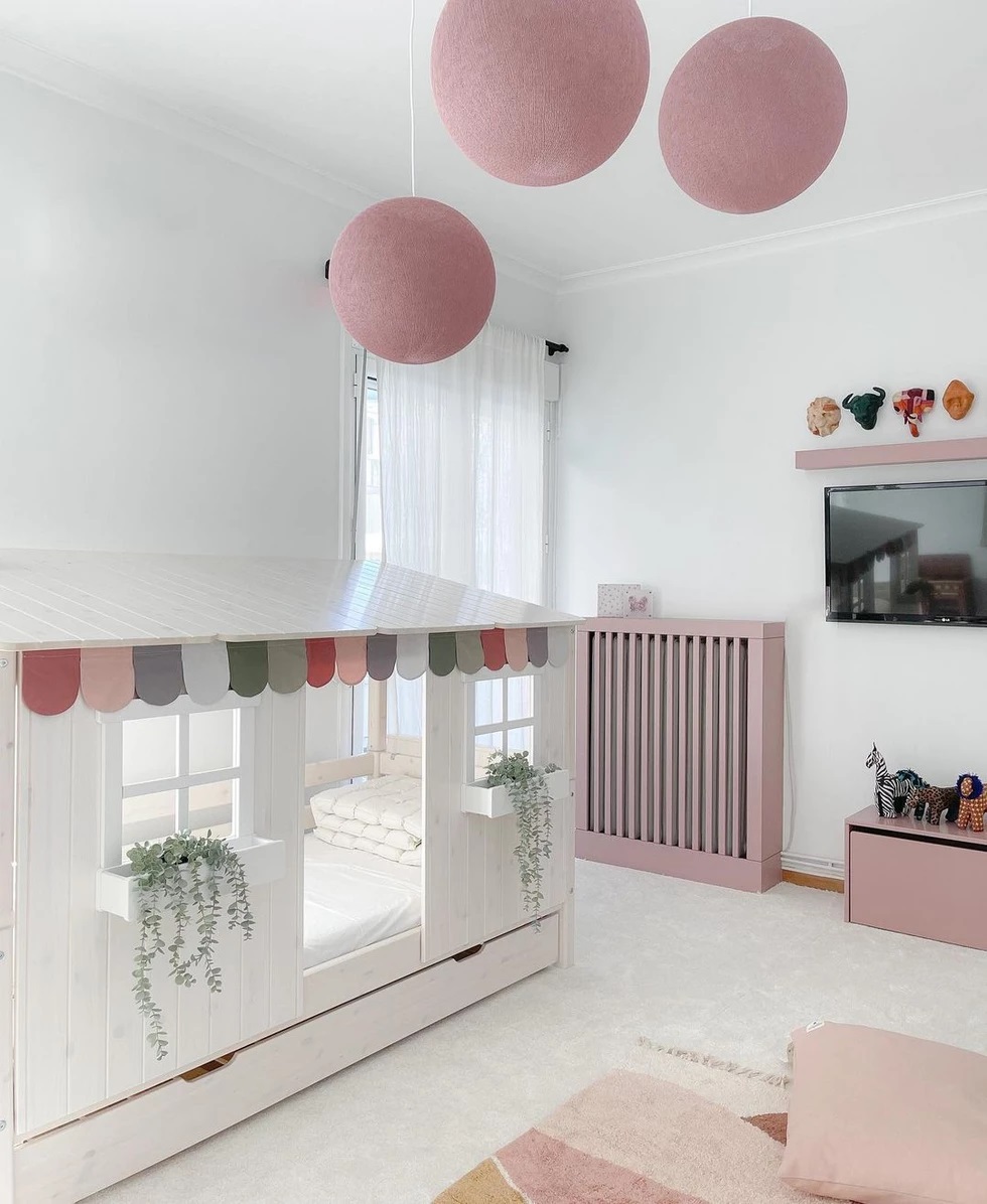 Ονειρεμένο: Η Χριστίνα Κοντοβά μας ξεναγεί γωνιά γωνιά σε ολόκληρο το δωμάτιο της κόρης της! (εικόνες)
